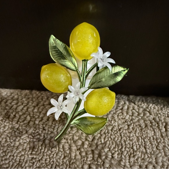 Bath & Body Works Lemon Floral Wallflower - Picture 1 of 3